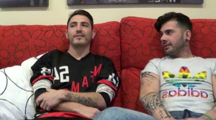 Gaybareback: Sexy fondo follada por la estrella porno Aday Traun