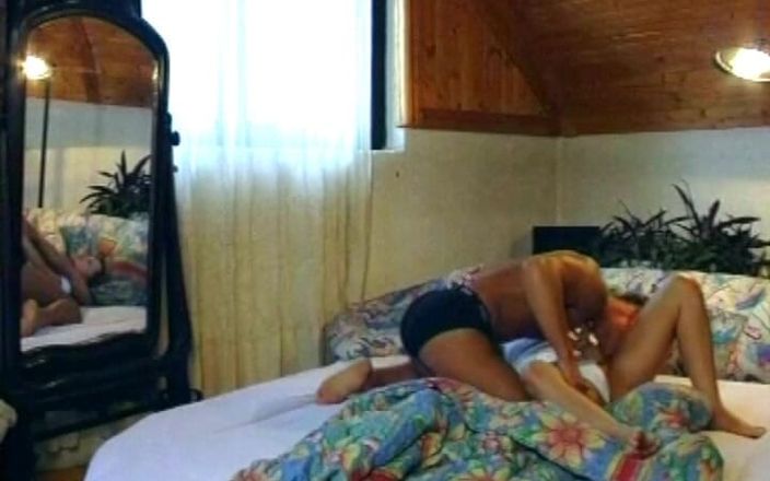 Deutsche Madchen: Magnífica nena alemana follada en el dormitorio
