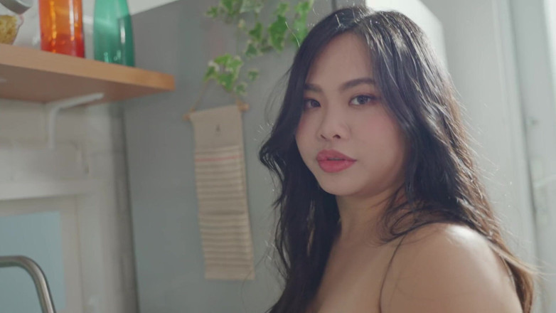 Asian Milfs n Teens: Pembantu rumah Thai membersihkan zakar saya - Milfs sesat dan remaja