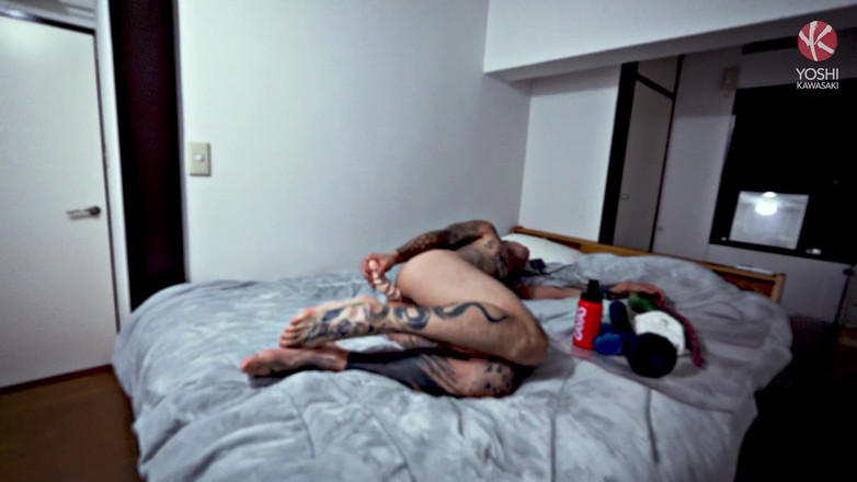 Yoshi Kawasaki XXX: Yoshikawasakixxx - Yoshi Kawasaki bermain dengan mainan palam dubur