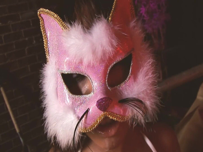 DARVASEX: Сцена неслухняних кралень - 4_ebony кошеня з великою дупою, яку трахають у провулку, отримує камшот на обличчя