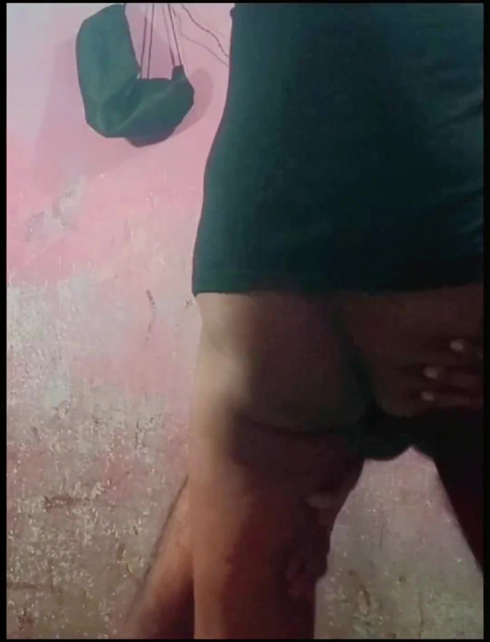 Puja bhabhi hot: Kayınbiraderim ayaktayken benimle seks yapıyor, parmağını vajinama sokuyor ve ayrıca...