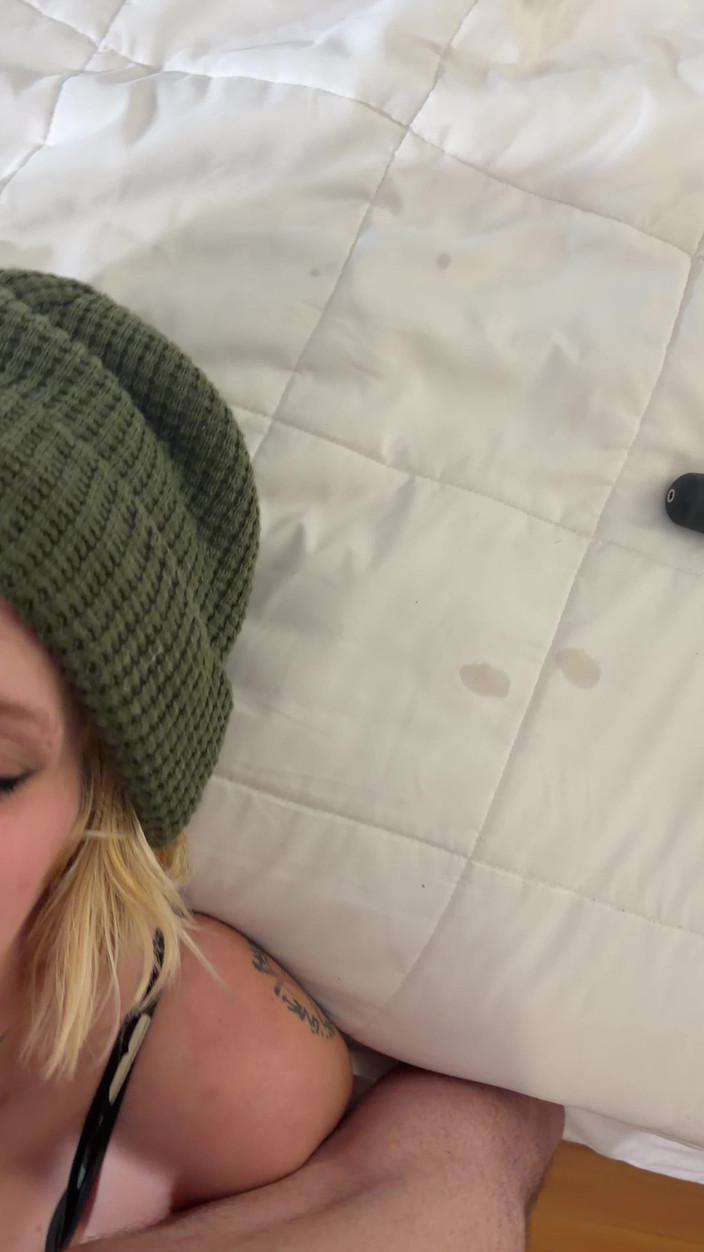 Alpha stud 4 u: Usta pieprzyć ją na kolanach