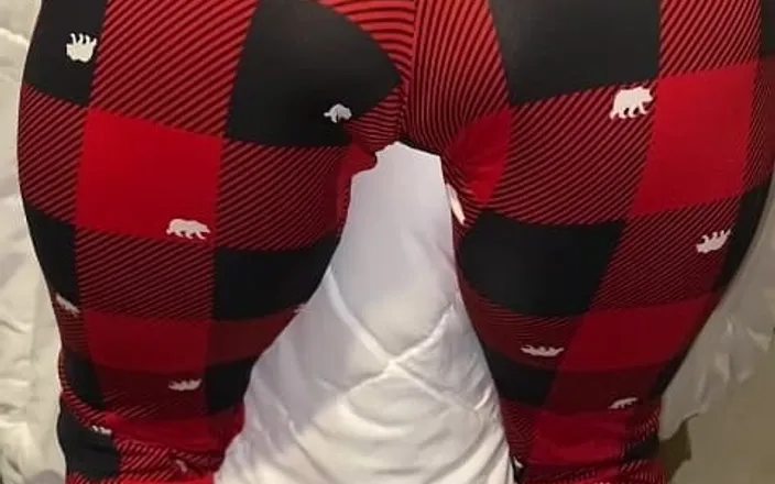 Naelor: Melove Sexy Butt in Tight Red &amp; Black Pants
