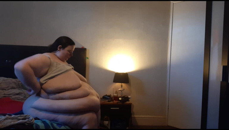 SSBBWLadyBrads: SSBBW gets changed after the shower