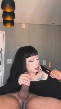 Une PAWG gothique se fait baiser et éjaculer dans un gros cul avec Amberzinha