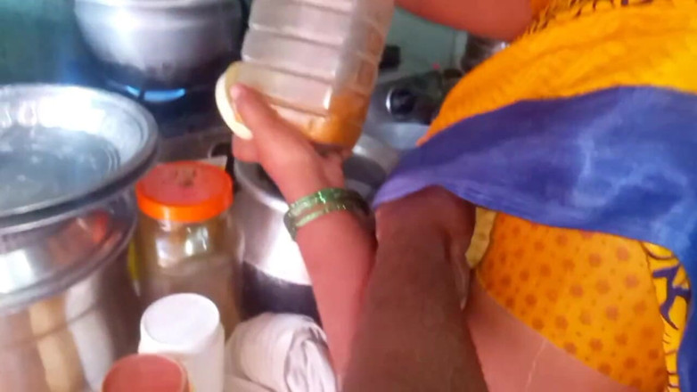 Priyanka314: Desi Bhabhi Cooking Homemade Sex