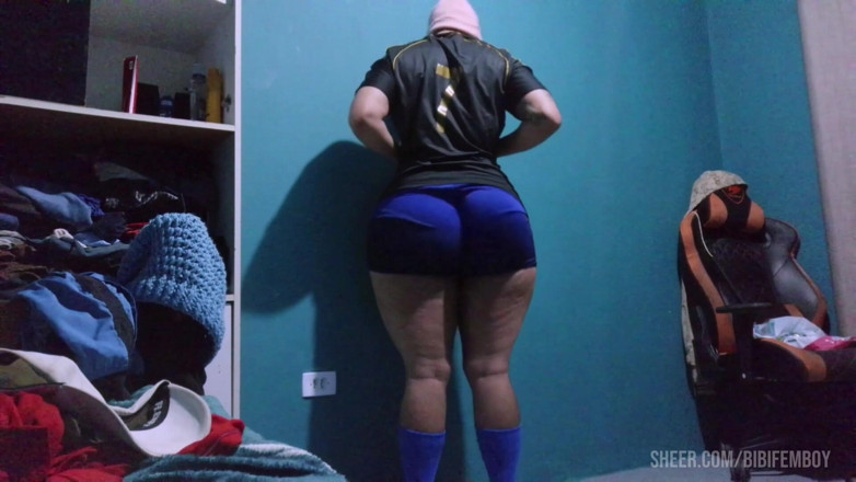 Sissy sapeca studio: A Curvy Tranny with a Big Ass and a Feminine...