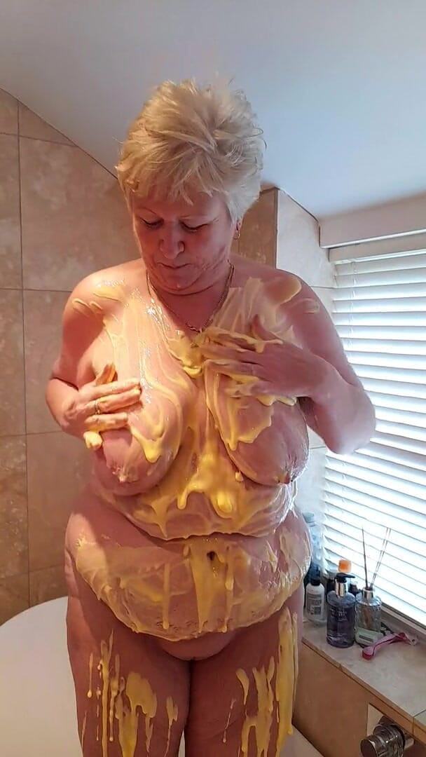 Uk Joolz: Seins éjaculés