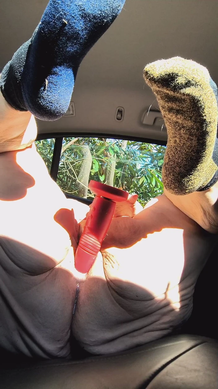 HerculesnVENUS: Buceta pingando molhada ela vai se foder sem arrependimentos