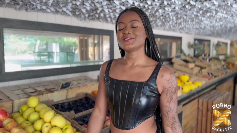 Porno Baguette: Eboni miang dan cantik, dikongkek dengan sangat keras