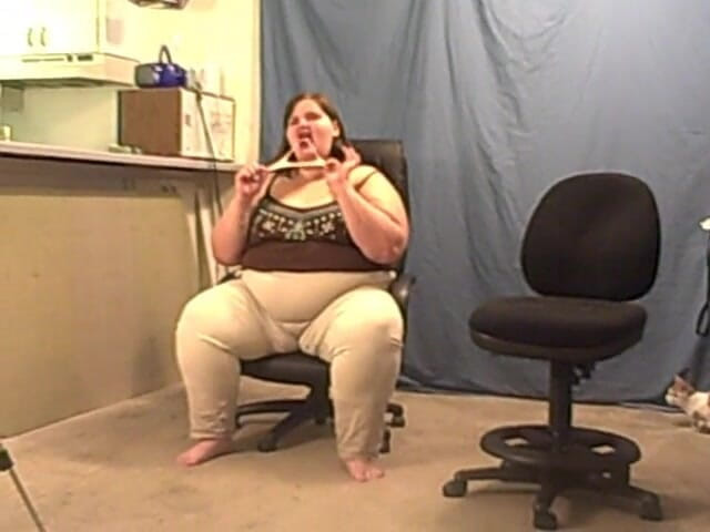BBW nurse Vicki adventures with friends: Ssbbw Angie nhai và thổi kẹo cao su cho bạn