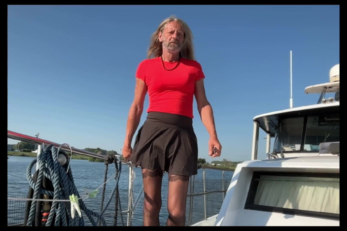 Sonitchka: Leila trang phục