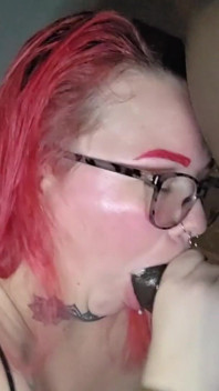 Rödhårig Aubrey Bigbabe304 Slobbers på en stor fet svart kuk