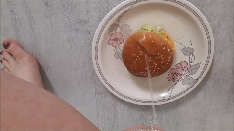 Sally Secret: Burger kencing berair saya yang lezat!!