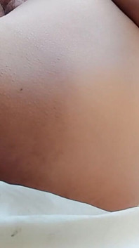 Pequeno vibrador em Meu Ânus