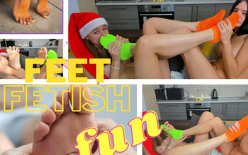 MargoAlisa: Lesb Sniffing and Sucking Smelly Feet