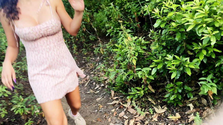 LadyAna: Risque dans la rue avec une chatte géante