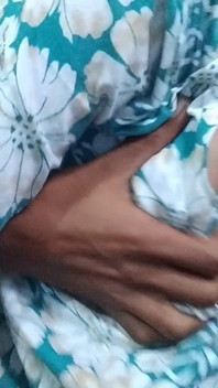 Strappare la mia piccola figa con il suo cazzo