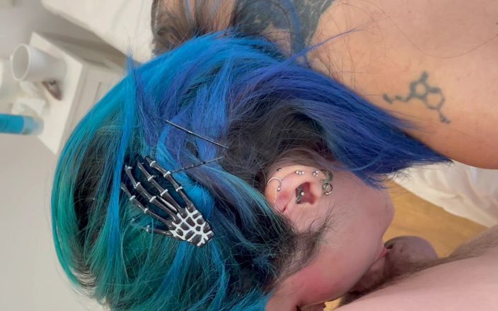 FlirtynDirty: Big Titty Goth Girl Katt jest bardzo nieśmiała, ale lubi...