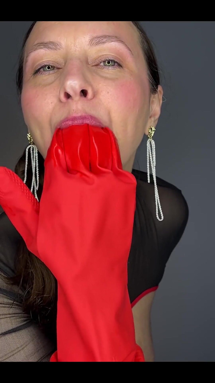 Crypto Mommy: Hipnotizante fisting pee show