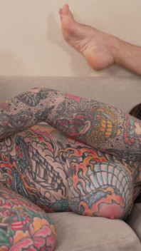 Tatoeëerder berijdt geile klant