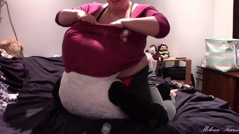 Melonie Kares: Giant teddy BBW breast cleavage crush