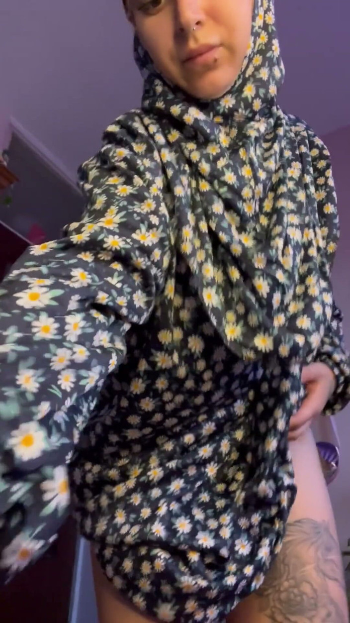 lanalovacutie: Muslim Striptease