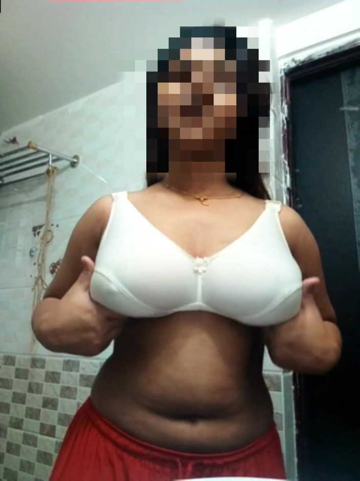 clubrealr: Desi Big Tits &amp;axila Show por Tushi 01