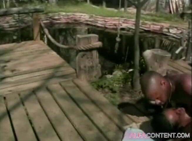 Ebony Ladies: MiLF tettona con grandi tette scopata dal suo scopatore bbc...