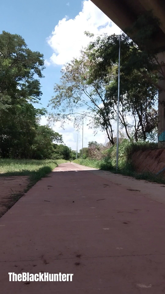 TheBlacKHunterr: op straat en naakt worden