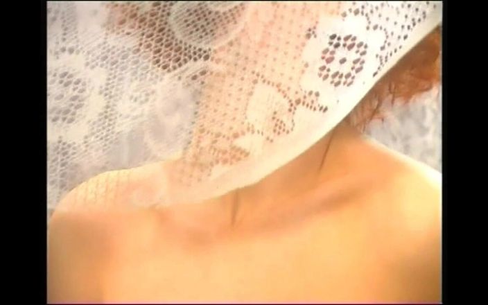 Cinema X: Küçük memeli seksi ateşli kırmızı orta yaşlı seksi kadın domalarak...