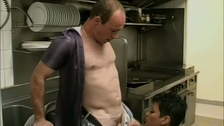 Inthe MILF room: Hot Sex in the Kitchen with Cumshot on Tits