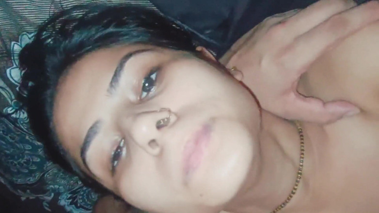 Hot Sis: लतिका पूरी गंदी बात कर रही है और जोर से चोदती है