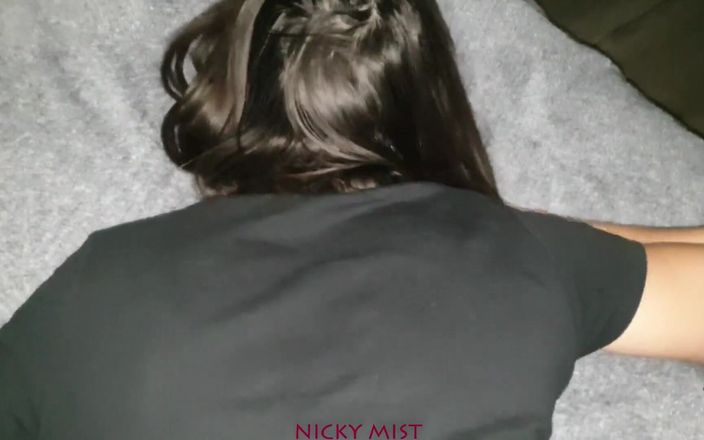 Nicky Mist: 我找到了我的继妹，所以我操了她