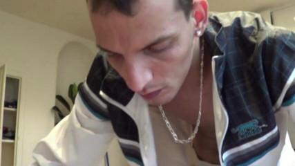 Sneaker gay: Tony lutscht und wird von anonymer hetero gefickt