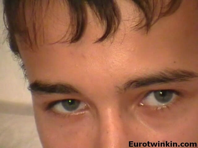 Euro boy xxx: 자지를 즐기는 귀여운 트윈크
