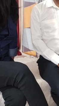 Quente chefe feminina seduz nova funcionária para sua satisfação xxx buceta em hotel, sexo indiano com áudio hindi