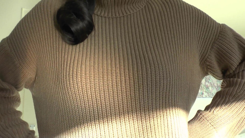 Lady Victoria Valente: मेरे स्वेटर पर फुहार! लेडी विक्टोरिया वैलेंटे मोटी टर्टलनेक स्वेटर में