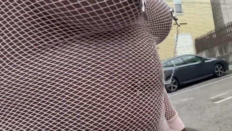 Super sexy ebony cuties: Ходячи в ажурній сукні, трахаючи мою пизду на громадських сходах