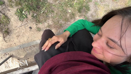 Lissa Brown: Çift halka açık bir izleme noktasında riskli seks yapıyor