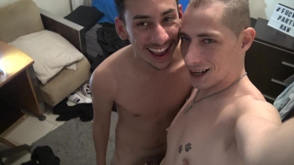 SEX WITH STRAIGHT BOY CURIOUS: Twink disetubuhi telanjang oleh pemuda Arab seksi