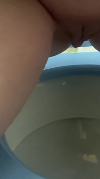 Y Otro Vídeo, Bebiendo Del Vaso