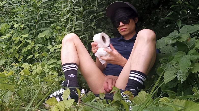 Jon Arteen: Gay twink Jon Arteen masturbează pula lui cu un fleshlight...