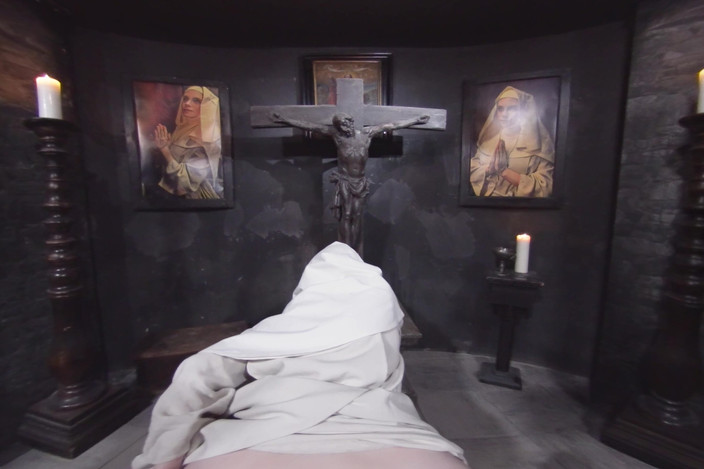 Xvirtual: X Biarawati berkongkek 63 maya dalam 180°