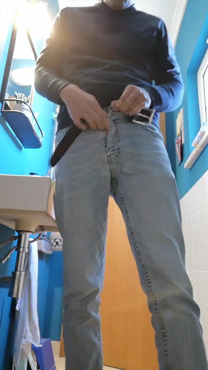 Rafael Torreano: ホットダディがおしっこをしているのを見つかった