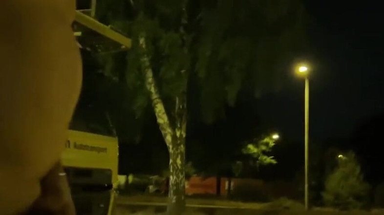 No limit cbt slave: Attrapé sur un parking à pied à poil
