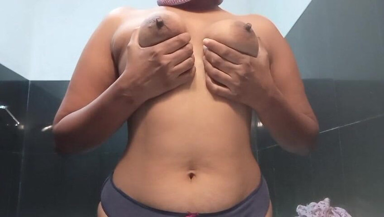 Miya White: 当我有空闲时间时，继兄弟乱搞继妹的朋友 6.5 米视图，我和大胸部的阴户在一起