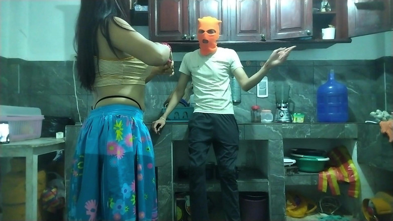 NEGRITA SEXY: Estávamos conversando com minha meia-irmã, então eu comecei a fantasiar...