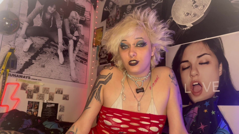 Glitterqueen1999: 그게 일까요? 틴더 데이트는 자지 크기의 작은 페니스 굴욕 지배를 비웃고 당황스러운 스페 고딕 문신 파이를 비웃습니다.